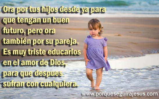 Orando por los hijos.