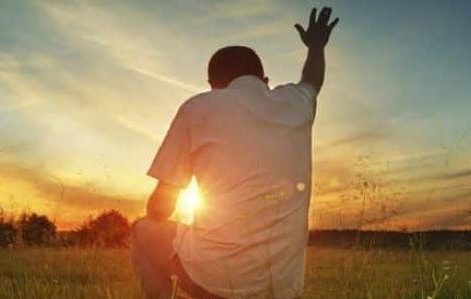 Dios viene por una Iglesia Santa