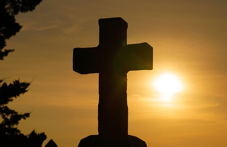 Qué Significa Llevar la Cruz de CristoImage by sspiehs3 from Pixabay