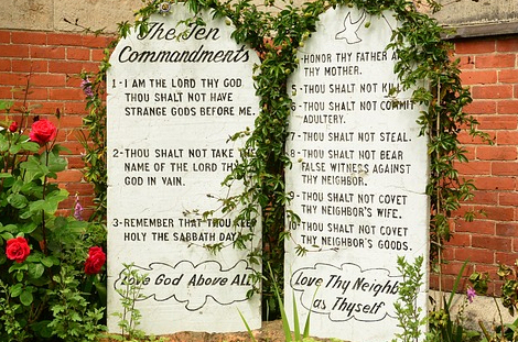 Fueron los Mandamientos y el Sábado Dados Solamente a los Judíos