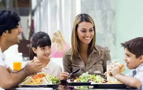 Recuperando el Hábito de Comer en Familia
